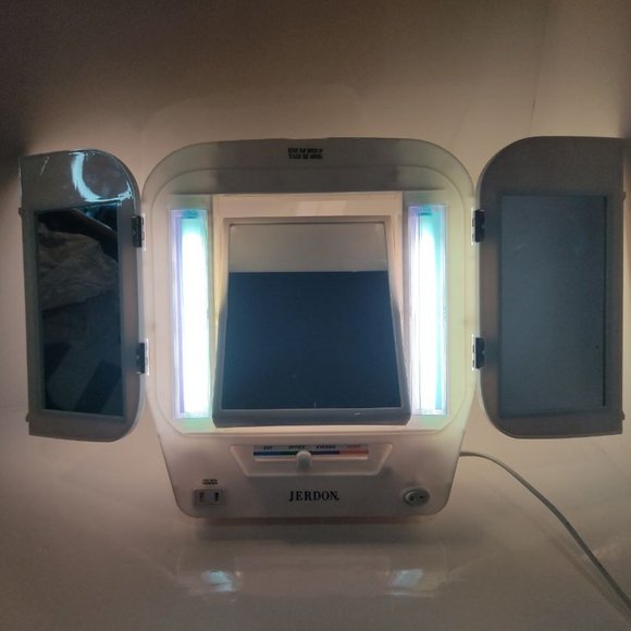 JERDON LILAC COLOR MAKEUP MIRROR RARE WORKING HTF GREAT CONDITION - Picture 5 of 5